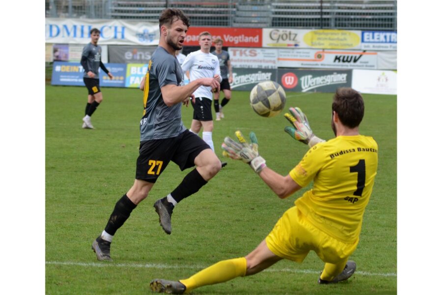 VfB Auerbach: Hattrick krönt erfolgreiche Rückrunde - Paul Kämpfer traf für den VfB Auerbach in Freital drei Mal.
