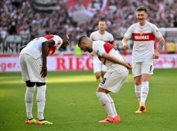 VfB immer näher an Champions League - Zeigten sich erneut treffsicher: Die VfB-Stürmer Serhou Guirassy (l) und Deniz Undav.