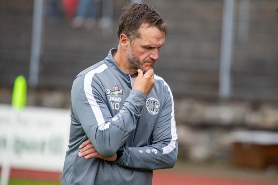 VFC Plauen: Erster Test am Sonntag - Grübelt an einem Plan für die Regionalliga: VFC-Trainer Karsten Oswald.