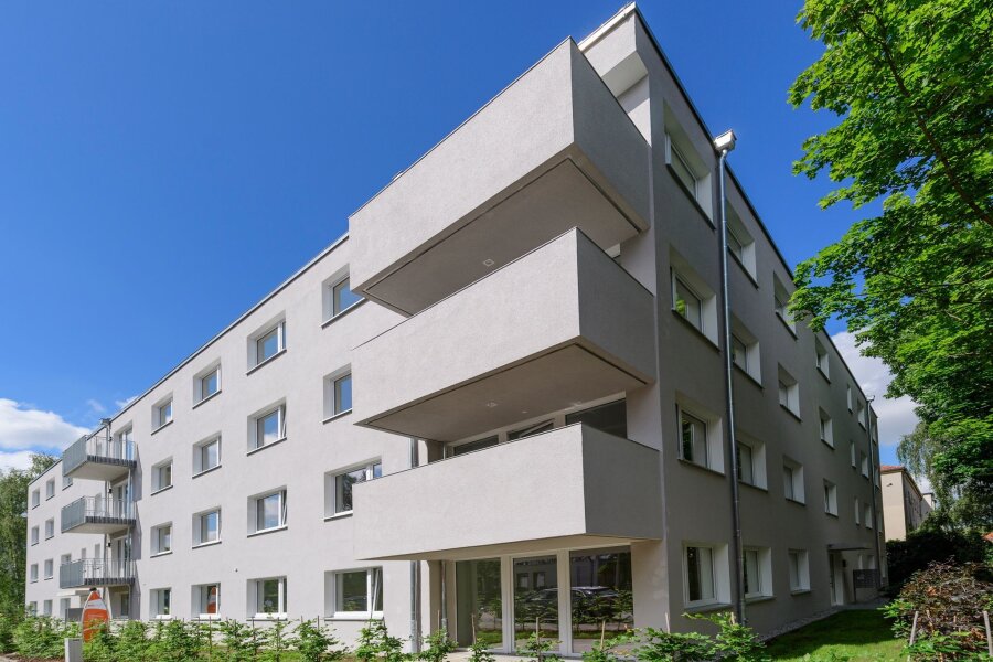 Viel Bedarf an weiteren Sozialwohnungen in Dresden - Blick auf einen Wohnblock am Rande der Eröffnung von 22 neugebauten Wohnungen im Jahr 2020.