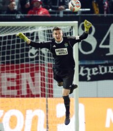 Viele Fragen, wenige Antworten - Torhüter Kevin Kunz bleibt über die Saison hinaus beim Chemnitzer FC.
