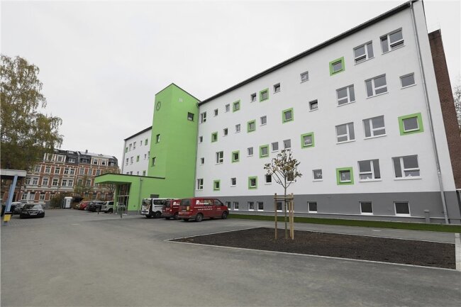 Viele städtische Bauprojekte in Plauen am Ende teurer als geplant - Die Astrid Lindgren Grundschule nach der Sanierung. Rund eine Million Euro mehr als geplant musste die Stadt bei der Baumaßnahme drauflegen.