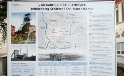 Vieles erinnert an den Bergbau - Diese Schautafel auf dem Zwickauer Brückenberg gibt einen Überblick über die Brückenbergschächte/Karl-Marx-Schächte. 