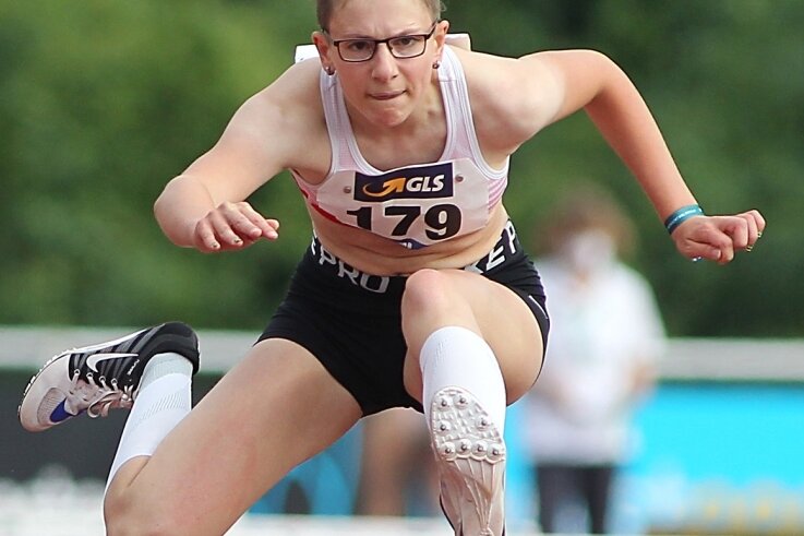 Vielseitigkeit auf hohem Niveau - Rosalie Weber vom LV 90 Erzgebirge hat bei der Deutschen Mehrkampf-Meisterschaft in Wesel Platz 15 unter 31 Starterinnen der Altersklasse U 18 belegt. Sieben Disziplinen waren dabei zu meistern. 