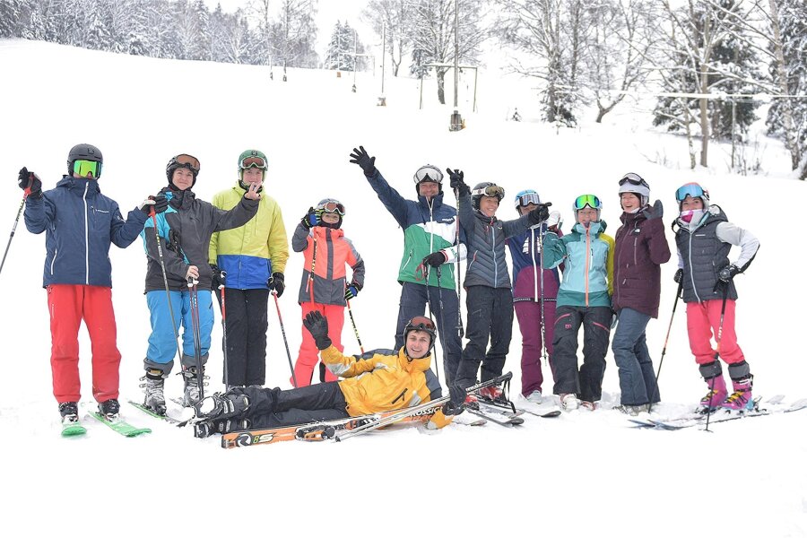Vielversprechender Auftakt der Wintersportsaison im Vogtland: „Ski heil!“ in Klingenthal und Erlbach - Am Samstag fiel am Jägerlift in Klingenthal der Startschuss für die neue Wintersportsaison.