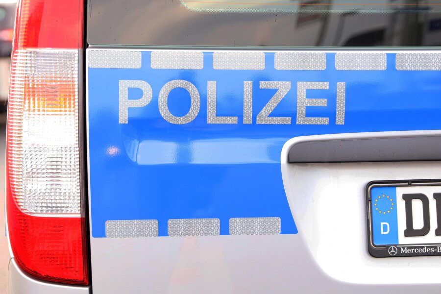 Vier Autos in Zwickau aufgebrochen - Unbekannte haben in der Nacht zum Freitag in Zwickau insgesamt vier Pkw aufgebrochen.