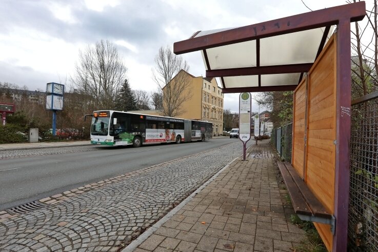 Die Bushaltestelle an der Güterbahnhofstraße in Glauchau gehört zu denen, die barrierefrei ausgebaut werden sollen.