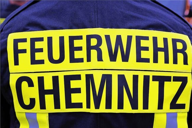 Vier Mitarbeiter einer Chemnitzer Firma nach Brand im Krankenhaus - In einer Entsorgungsfirma am Fischweg hat es am Mittwochmorgen gebrannt. 