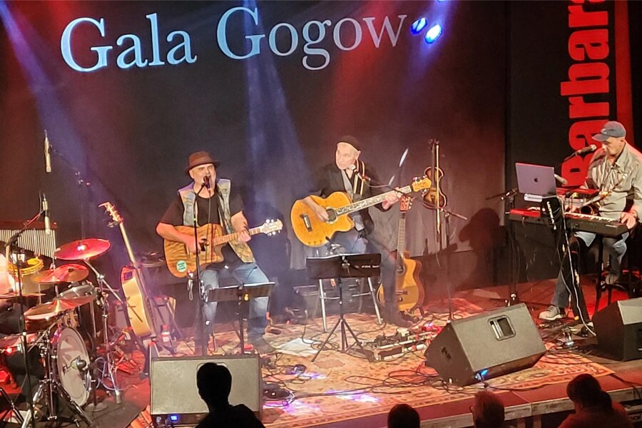 Vier ostdeutsche Musik-Urgesteine bringen Lichtentanne zum Ausrasten - Gala und Gogow lieferten in der „Barbara“ Blues vom Feinsten ab.