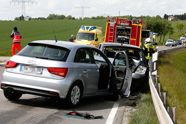 Vier Verletzte bei schwerem Unfall auf S 238 bei Niederwiesa - 