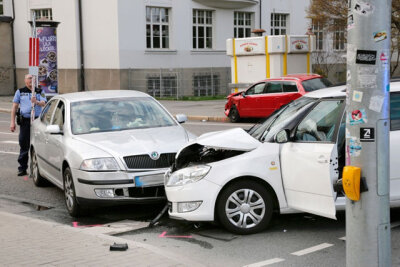 Vier Verletzte bei Unfall auf der Hartmannstraße - 