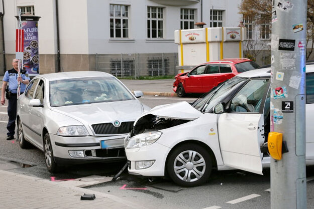 Vier Verletzte bei Unfall auf der Hartmannstraße - 