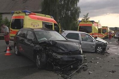 Vier Verletzte bei Unfall nahe Dennheritz - 