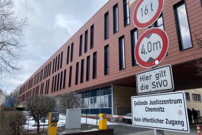 Vierfache Mutter in Chemnitz muss Haftstrafe fürchten - Beinahe ins Gefängnis musste eine Frau, die vor dem Chemnitzer Amtsgericht stand.