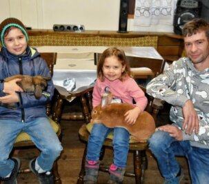 Vierjährige gewinnt Züchter-Pokal - Die Züchter-Familie Rödel aus Bösenbrunn mit Vater Christian (37), Sohn Justus (8) und Tochter Merle (4). 