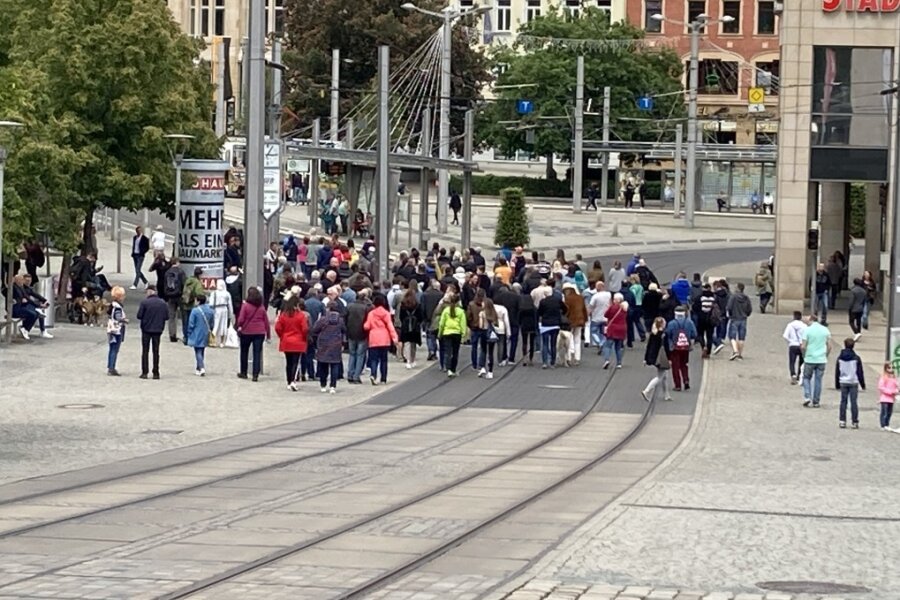 Vierter Spaziergang in Plauener Innenstadt - Am Samstagnachmittag trafen sich Vogtländer zu einem neuerlichen Spaziergang in der Plauener Innenstadt.