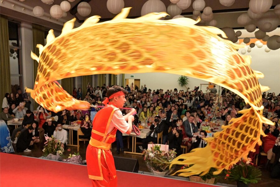 Vietnamesen begrüßen beim Tet-Fest in Wilkau-Haßlau das Jahr des Drachens - In Wilkau-Haßlau feierten mehrere Hundert Gäste das Tet-Fest – leicht verfrüht, aber nicht weniger schwungvoll als sonst.