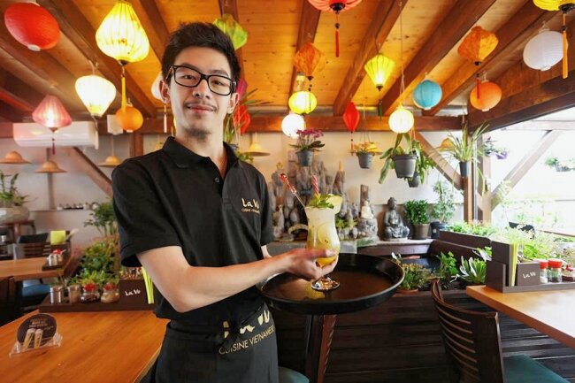 Vietnamesisch, griechisch, gutbürgerlich: Das sind die beliebtesten Restaurants in Zwickau - Lam Vu Truong An, Chef des vietnamesischen Restaurants Lavu, punktet nicht nur mit Cocktails bei seinen Gästen.
