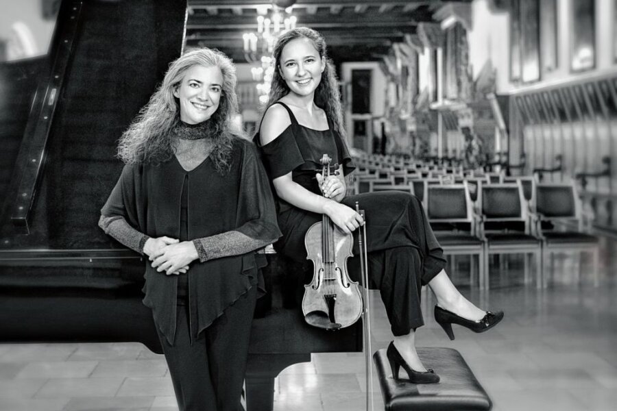 Violinistin und Pianistin laden zum Stadtkonzert - 
