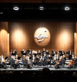 Vivaldi im Stadttheater - Die Vogtland Philharmonie Greiz-Reichenbach führt Sonntag um 17 Uhr Antonio Vivaldis "Die vier Jahreszeiten" im Stadttheater Glauchau auf.