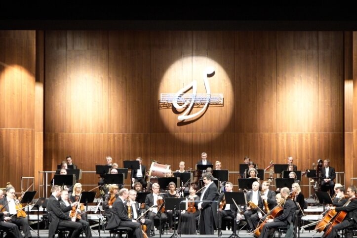 Vivaldi im Stadttheater - Die Vogtland Philharmonie Greiz-Reichenbach führt Sonntag um 17 Uhr Antonio Vivaldis "Die vier Jahreszeiten" im Stadttheater Glauchau auf.