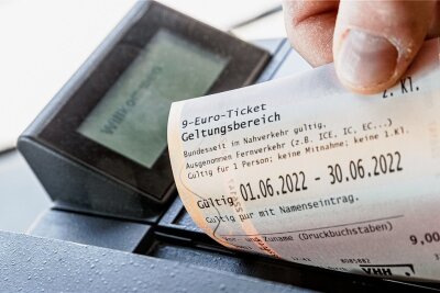 Vogtländer hamstern Neun-Euro-Tickets - Im Vogtlandkreis gibt es eine große Nachfrage nach dem Neun-Euro-Ticket.