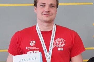 Vogtländer nimmt Kurs auf die Masters-EM in Rom - Felix Hohlfeld vom SC Plauen 06 wurde Bezirksmeister im Rückenschwimmen. 