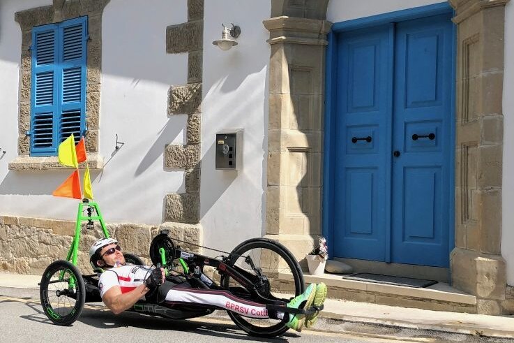 Vogtländer peilt Handbike-Weltcups an - Erstmals trainierte Paracycling-Sportler Steffen Seifart mit seinem Verein BPRSV Cottbus auf Zypern. In einer Woche geht es schon zum nächsten Trainingslager auf Lanzarote. 