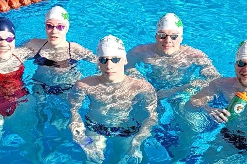 Vogtländer ziehen in der Ferne ihre Bahnen - Optimale Trainingsbedingungen fanden die fünf Plauener Schwimmer im Trainingslager in Ägypten vor. 