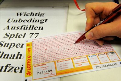 Vogtländerin gewinnt 100.000 Euro - In der Lotterie Super 6 hat die Frau aus dem Vogtland das große Los gezogen.