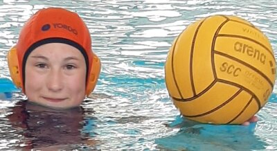 Vogtländerin gewinnt DM-Silber - Die 13-jährige Wasserballerin Michelle Schmidt sprang zur Deutschen Meisterschaft beim SC Chemnitz ein. Dies wurde ein voller Erfolg.