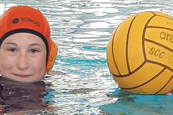 Die 13-jährige Wasserballerin Michelle Schmidt sprang zur Deutschen Meisterschaft beim SC Chemnitz ein. Dies wurde ein voller Erfolg.
