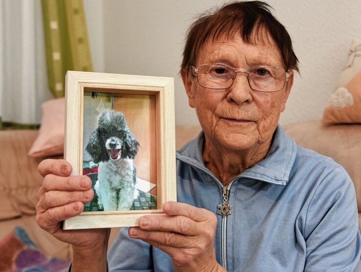 Vogtländerin gibt für ihren Hund Traueranzeige auf - Renate Kehr aus Adorf trauert um ihren verstorbenen Hund Felix. 