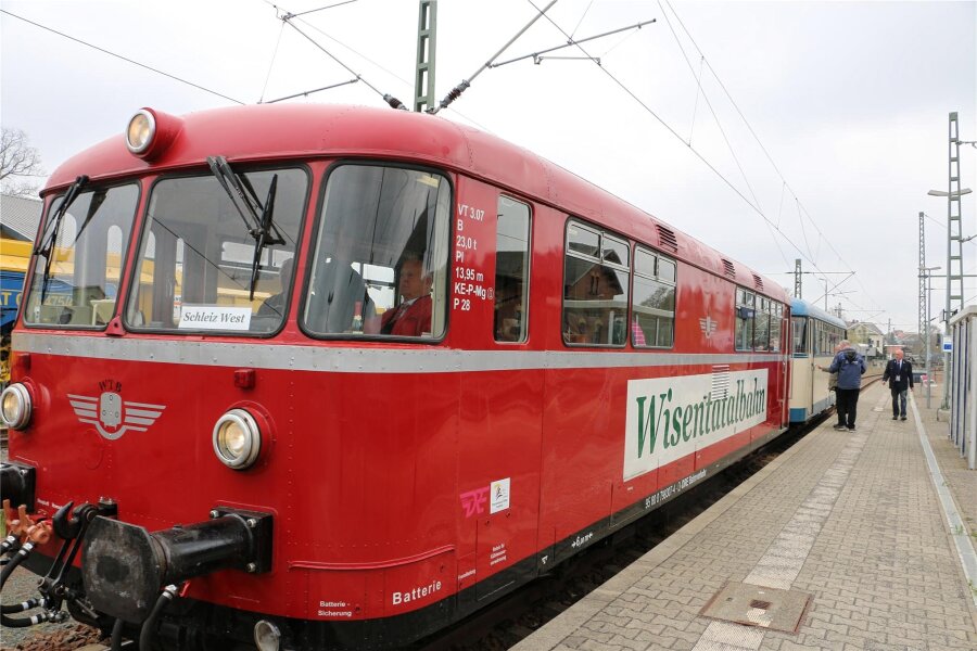 Vogtländische Eisenbahnfreunde fahren zum Dampflokomotiv Museum - Mit dem Schienenbus will der Förderverein Wisentatalbahn am 30. September nach Neuenmark fahren.