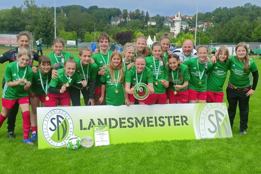 Vogtländische Kickerinnen holen im ersten Jahr den Landesmeistertitel - Die D-Juniorinnen der SpG Neustadt/Jößnitz/Erlbach haben am Wochenende in Flöha den Landesmeistertitel gewonnen.