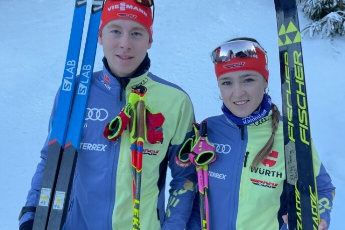 Vogtländische Langläufer fiebern WM entgegen - Luca Petzold und Saskia Nürnberger bereiten sich noch bis Donnerstag in Oberhof auf die Junioren-WM vor. Dort entstand auch das Bild der beiden vogtländischen Skilanglauf-Hoffnungen. 