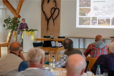 Vogtländische Naturschützer wünschen sich mehr Angebote für Familien - Ulrich Zöphel vom Sächsischen Landesamt für Umwelt, Landwirtschaft und Geologie sprach in Oberlauterbach über die Fledermaus. 