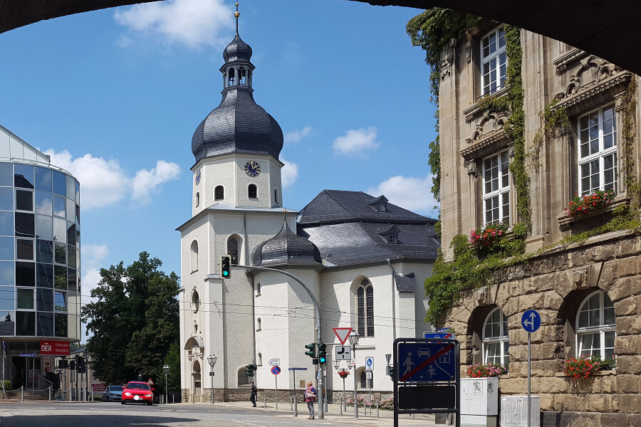 Vogtland-Gemeinden sollen auf Gottesdienste und Konfirmationen verzichten - Auch bei der Luthergemeinde in Plauen fallen zunächst Gottesdienste, Gruppen, Kreisen und Chorproben aus, wie die Gemeinde auf ihrem Internetauftritt informiert.