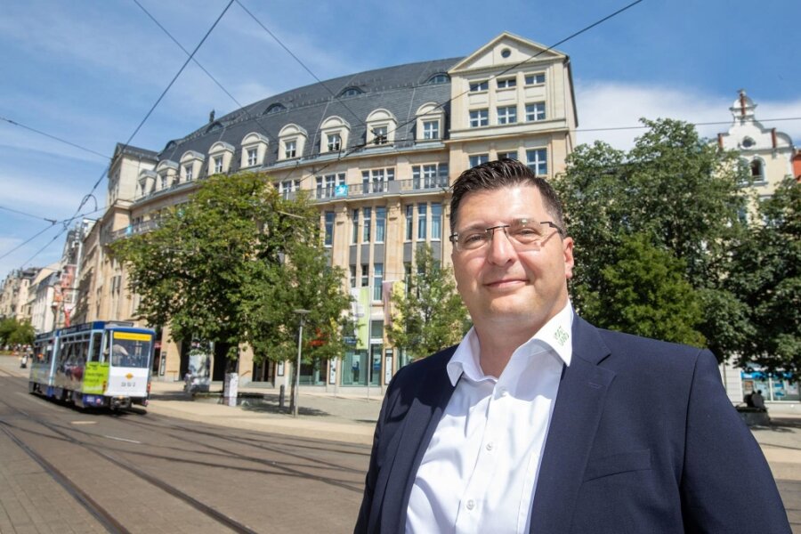 Vogtland-Landrat zieht Bilanz nach erstem Jahr im Amt: „Die Krankenhaus-Insolvenz in Reichenbach war mein bitterster Moment“ - Seit einem Jahr ist Landrat Thomas Hennig Chef der Kreisbehörde in Plauen.