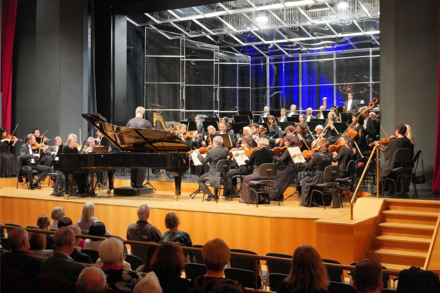 Vogtland Philharmonie: Traurige Nachricht für Solistin am Tag des Konzerts - Ungeteilte Zustimmung fand das Sinfoniekonzert am Mittwochabend in Reichenbach.