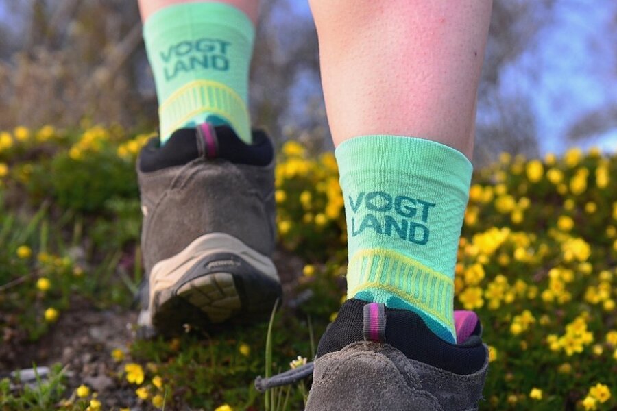 Vogtland-Socken entpuppen sich als Verkaufsschlager - Auf den Wanderwegen ist diese Vogtland-Socke ein echter Hingucker. 