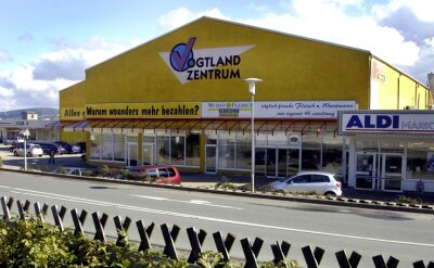 Vogtland-Zentrum leert sich - 
              <p class="artikelinhalt">Es wird allmählich leer im Vogtlandzentrum in Ellefeld: Jetzt ist der Aldi-Markt ausgezogen, Bäcker, Fleischer und ein Drogeriemarkt haben den Standort ohnehin schon verlassen. </p>
            