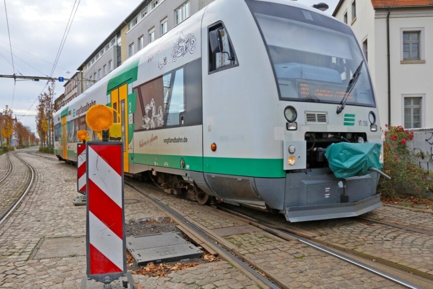 Vogtlandbahn fährt bald wieder bis ins Zwickauer Stadtzentrum - Die störungsanfälligen Sonderweichen, die Zug- und Straßenbahngleise trennen, sollen ausgetauscht werden. 