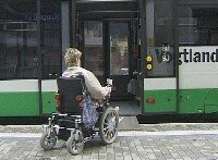 Vogtlandbahn lässt Rollstuhlfahrerin zurück - 