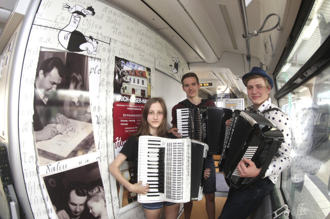  Natalie Mocker, Jonas Gäbler und Jonas Scherzer vom Vogtlandkonservatorium "Clara Wieck" in Plauen spielten auf der Jungfernfahrt auf. 