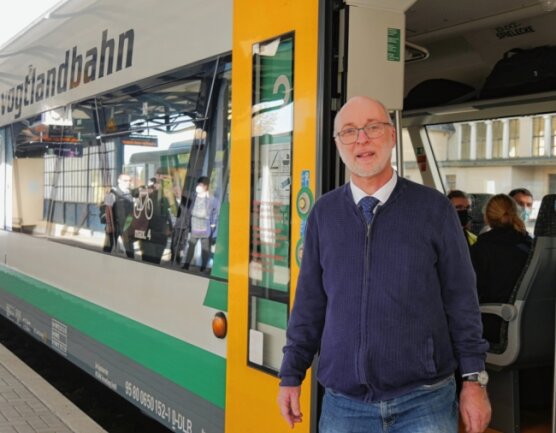 Vogtlandbahn: Vielfahrer vermisst Präsenz der neuen Zugbegleiter - Nicht 100 Prozent zufrieden mit dem Service der Vogtlandbahn: Vielfahrer Nikolaus Schönherr. 