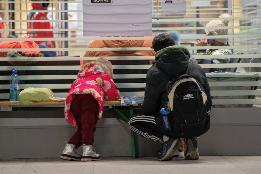 Vogtlandkreis erwartet mehr Flüchtlinge - aber weniger Ukrainer - Der Vogtlandkreis rechnet für Oktober mit der Aufnahme von etwa 150 neuen Flüchtlingen. Menschen aus der Ukraine, die Schutz suchen, kommen zu dieser Anzahl noch hinzu. 