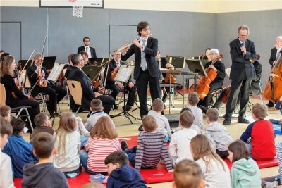 Vogtlandphilharmonie will bei Schülern Interesse für klassische Musik wecken - Die Vogtlandphilharmonie Greiz/Reichenbach musizierte am Dienstag vor Schülern in Plauen. 