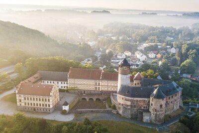 Voigtsberger Jubiläumsjahr eröffnet: Was es den Bürgern bietet - Eine Landschaftsmarke, ein Platz voller Geschichte und Geschichten, aber vor allem bis in die Gegenwart ein Ort voller Leben: Schloss Voigtsberg in Oelsnitz.