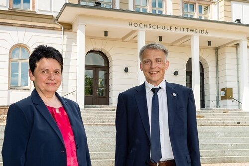 Von links: Iris Firmenich - Vorsitzende des Hochschulrates und Volker Tolkmitt - Neuer Rektor der Hochschule Mittweida